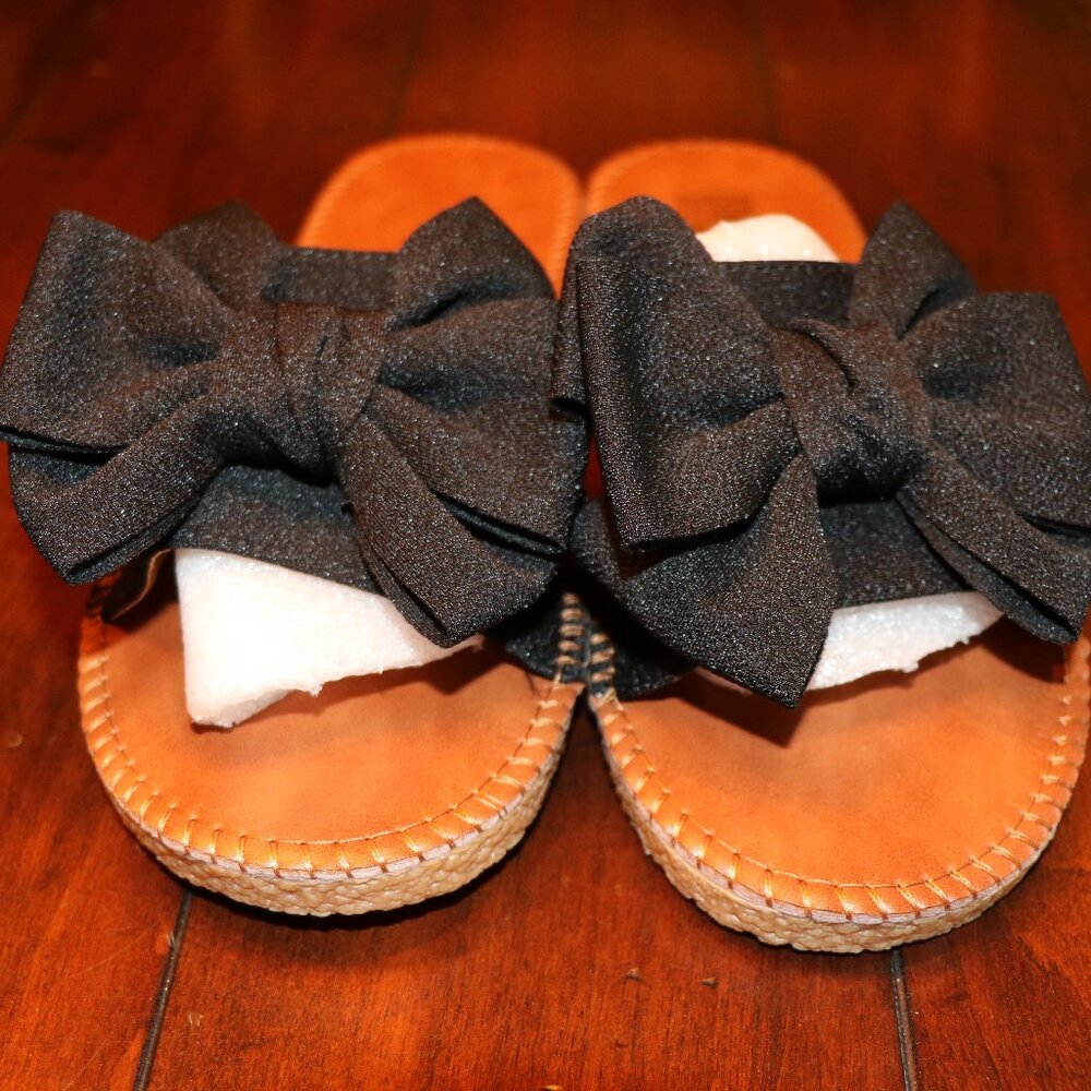 WINTER CLEAN OUT - NIB Black Bow Summer Sandals Flats - EU 39/US 8.5